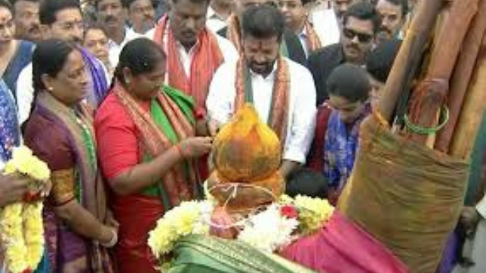 cm revanth reddy visits medaram